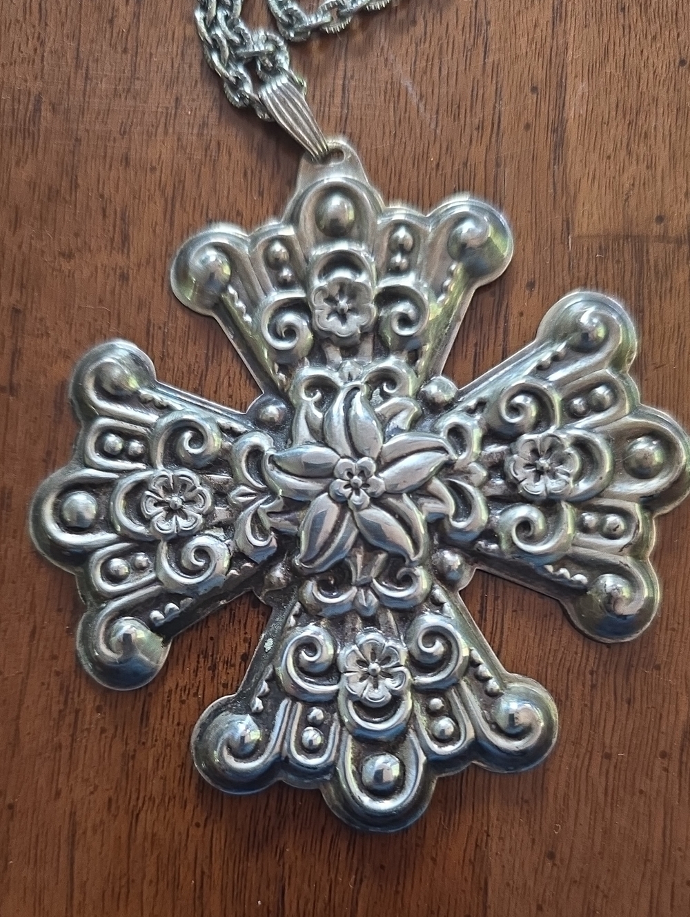 Vintage 1974 Reed And Barton Sterling Silver Christmas Cross